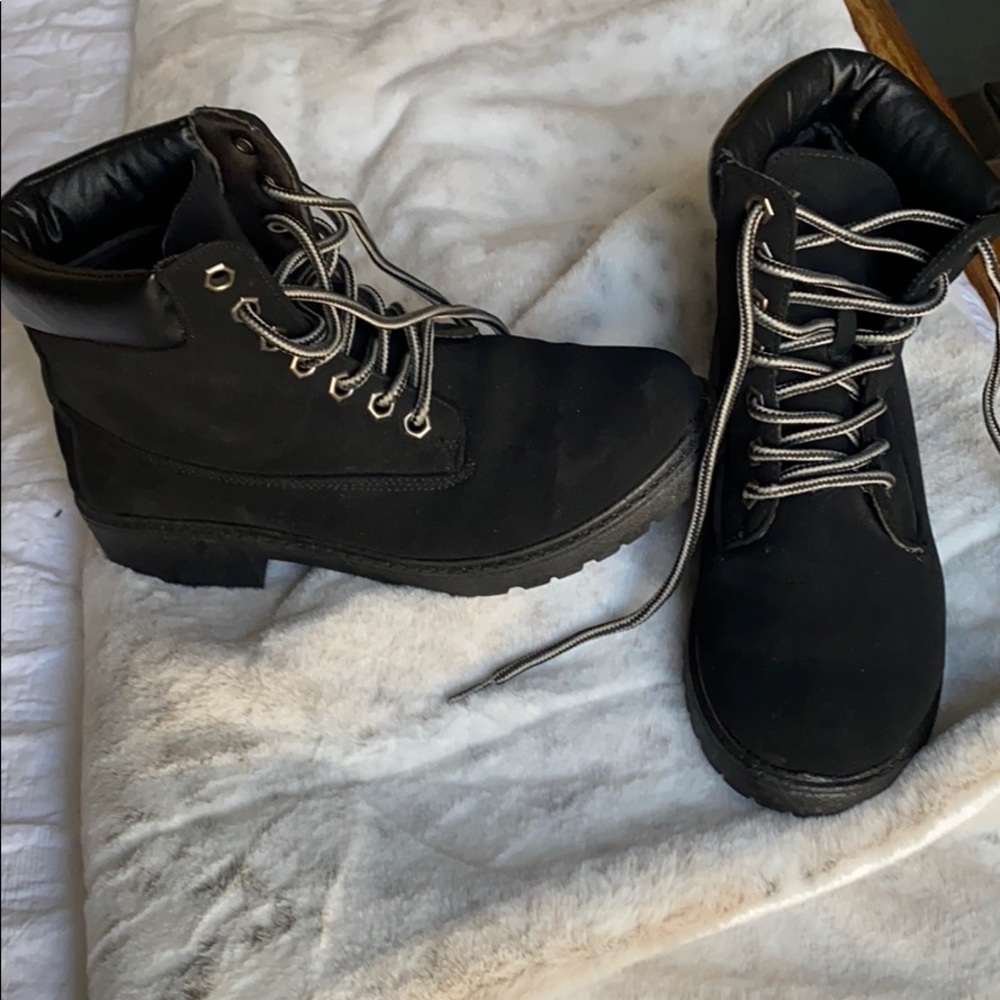 Timberland style black boots